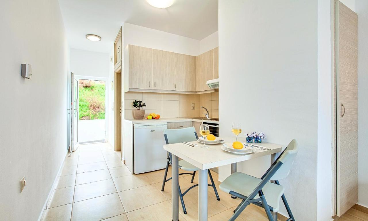 Fodele Beachfront Apts, Βy Idealstay Experience Exteriör bild